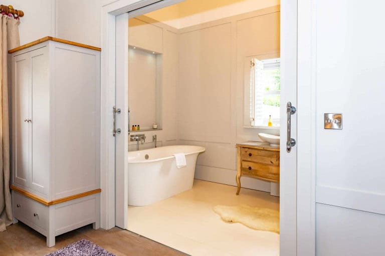 Ensuite bathroom for bedroom 1