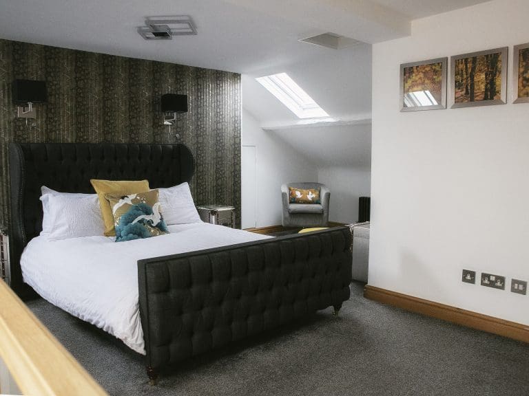 Attic room 03