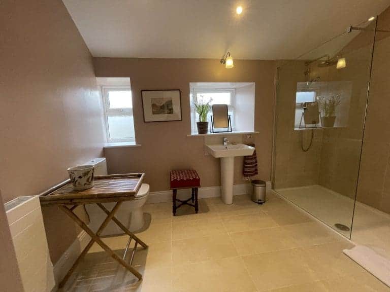 Bathroom 10