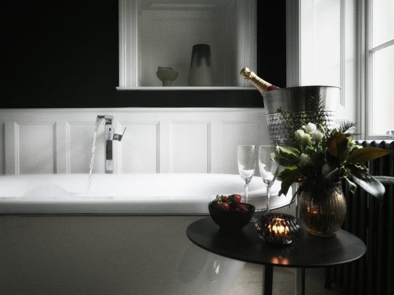 Luxury Bath Tub
