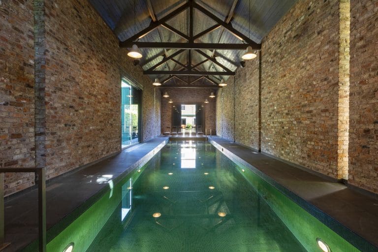 holiday homes with swimming pools